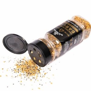 Cracked Pepper & Garlic Grilling Seasoning | Styled