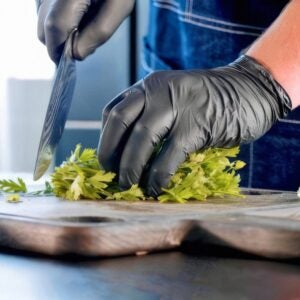 GLOVE VNYL SML PWDFR BLK 10-100CT | Styled